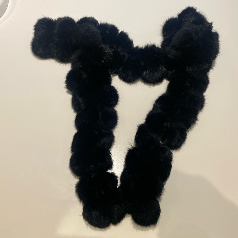 Extreamly soft black fur Pom Pom scarf